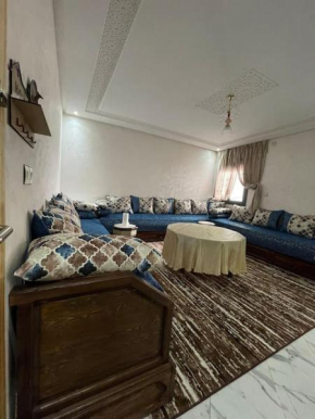 Lovely APT near Super Market parking Wifi AC